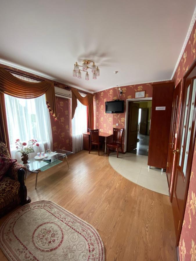Золотий Лев Hotell Zvenyhorodka Eksteriør bilde